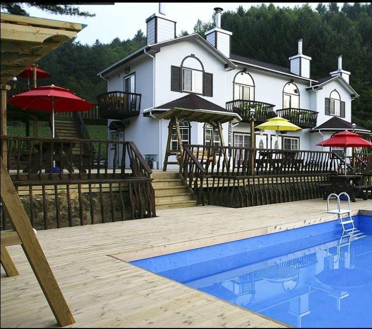 Gold Castle Pension Пьончан Екстериор снимка